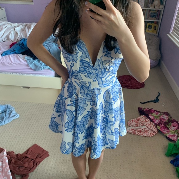 Showpo blue and white floral dress NWT - Picture 2 of 6